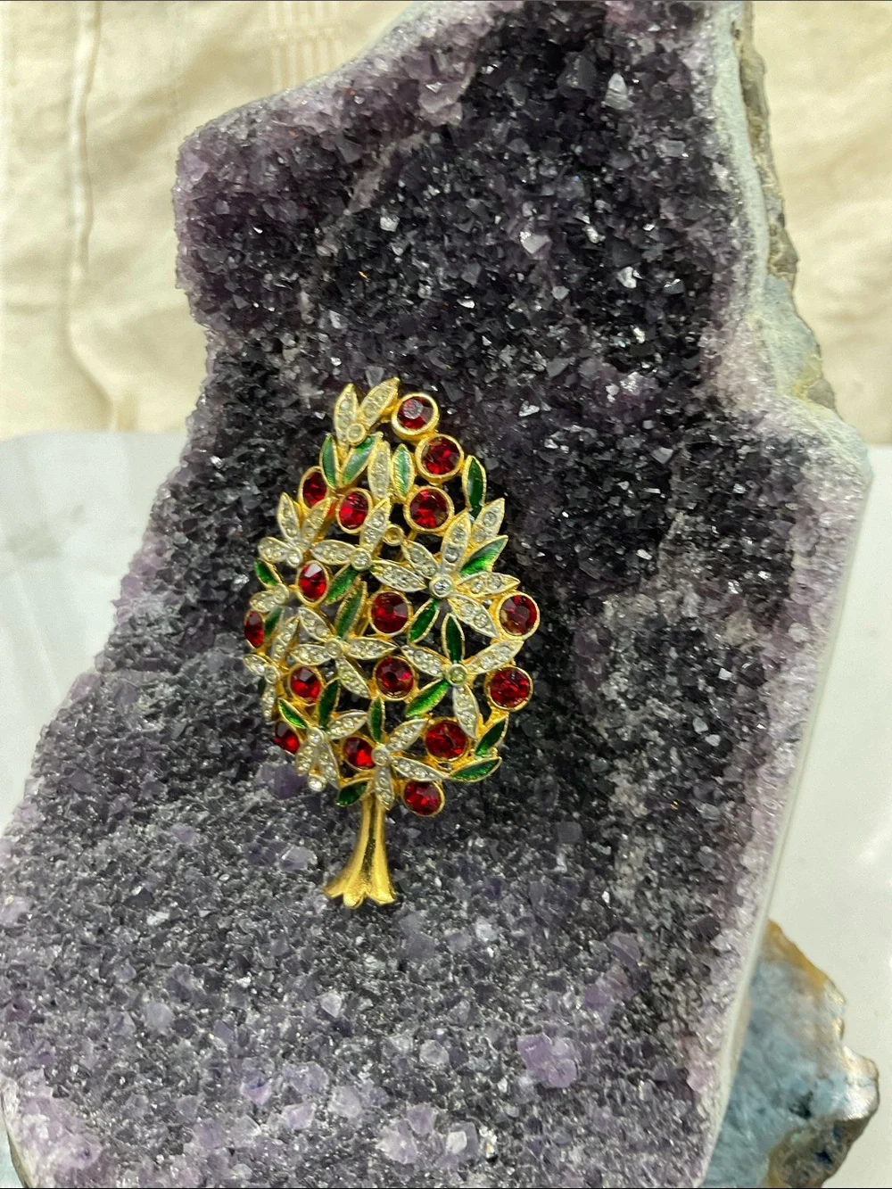 Vintage Sphinx Of England (Signed A1266)Book Piece Rhinestone Christmas Brooch